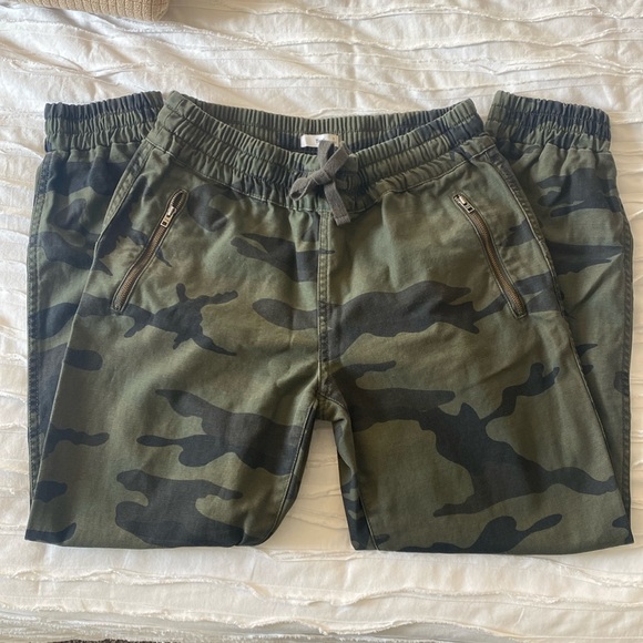 TNA Aritzia Alix Camo Jogger Pants - Picture 2 of 5